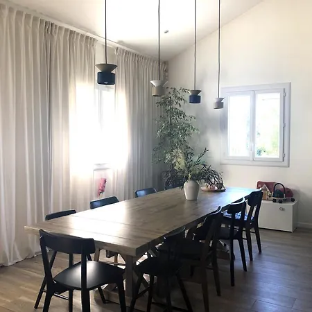 בית נופש Maison Familiale נים