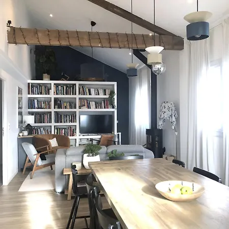 בית נופש Maison Familiale נים