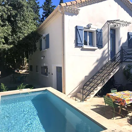 Dom wakacyjny Maison Familiale Nîmes