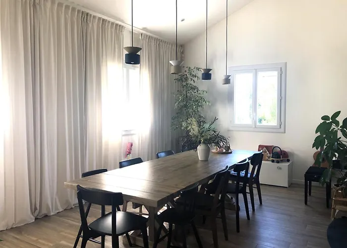 בית נופש Maison Familiale נים