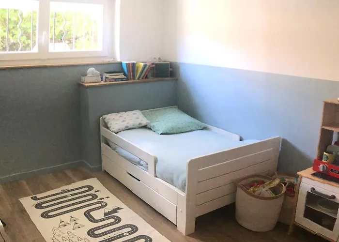 Maison Familiale נים